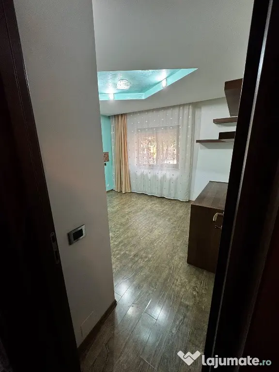 Proprietar vând apartament 4 camere,90m² utili,situat parter,Ostroveni - Ramnicu Valcea (Valcea)