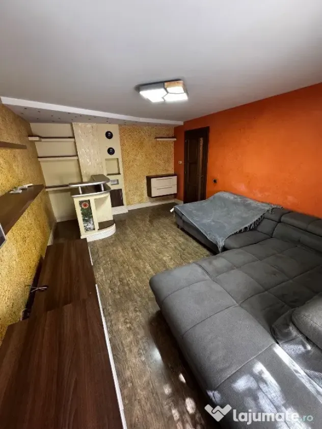 Proprietar vând apartament 4 camere,90m² utili,situat parter,Ostroveni - Ramnicu Valcea (Valcea)