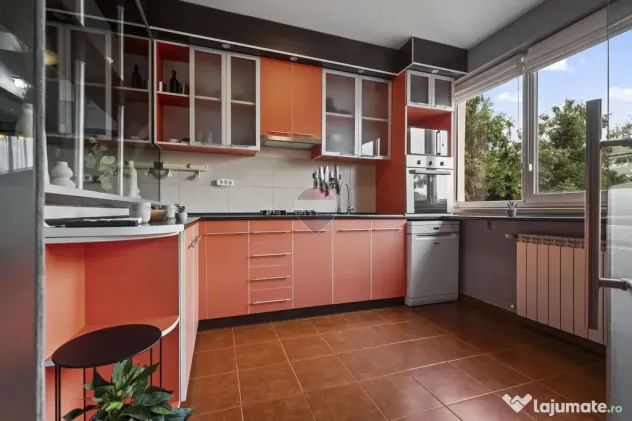 Apartament premium cu 4 camere 141 mp, si curte proprie 2... - Bucuresti (Bucuresti-Ilfov)