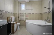 Apartament premium cu 4 camere 141 mp, si curte proprie 2...