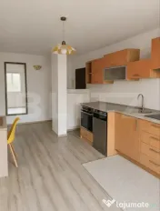 Apartament 2 camere, decomandat, parcare, zona Plopilor 