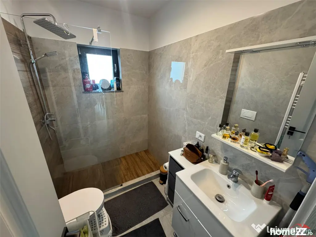 Casa noua, 3 cam, 2 bai, mobilata si utilata, curte, foisor - Focsani (Vrancea)