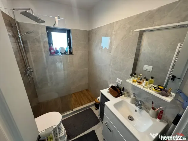 Casa noua, 3 cam, 2 bai, mobilata si utilata, curte, foisor - Focsani (Vrancea)