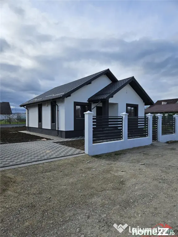 Casa noua, 3 cam, 2 bai, mobilata si utilata, curte, foisor - Focsani (Vrancea)