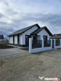 Casa noua, 3 cam, 2 bai, mobilata si utilata, curte, foisor