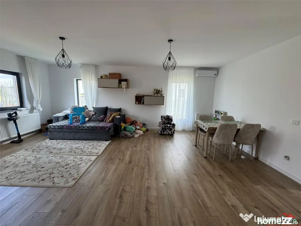 Casa noua, 3 cam, 2 bai, mobilata si utilata, curte, foisor - Focsani (Vrancea)
