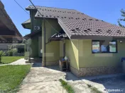 Casă P+1 din lemn, mobilată și utilată complet