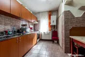 Apartament cu 3 camere decomandat la parter in Confectii ...