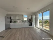 Casă modernă, pe un singur nivel, cu priveliște asupra or