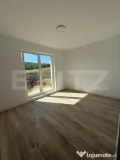 Casă modernă, pe un singur nivel, cu priveliște asupra or