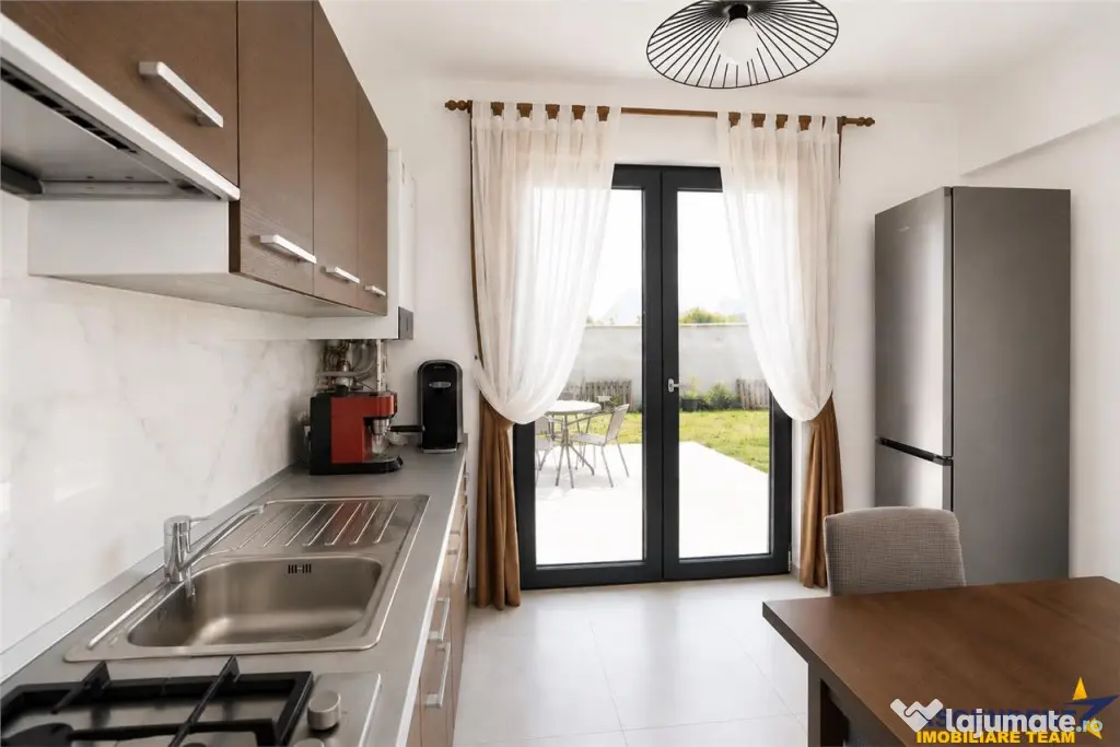 Casa familiala,3 dormitoare,incazire pardoseala,terasa,530 m - Brasov (Brasov)