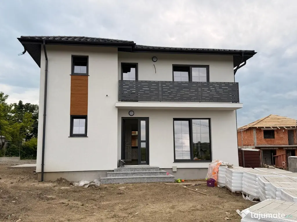 Casa cu etaj zona centrala in Cismea - Botosani (Botosani)
