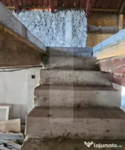 Casă cu anexe gospodărești și teren generos de vânzare 