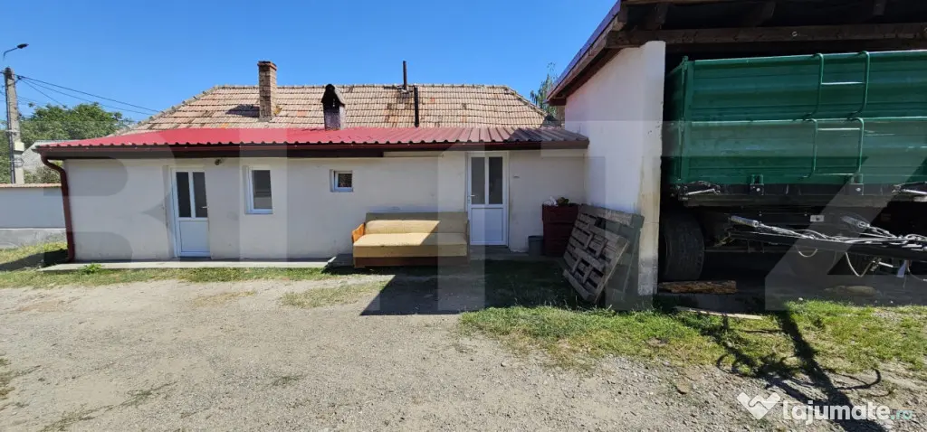 Casă cu anexe gospodărești și teren generos de vânzare - Ozun (Covasna)