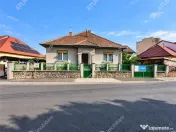 De casa cu 3 camere pivnita garaj si 508 mp teren in Sibiu 