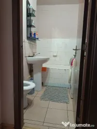 vând apartament cu 2 camere 