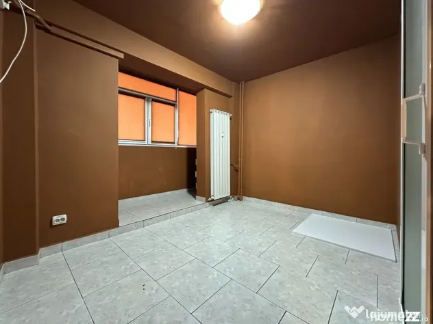 Spatiu comercial stradal, vad pietonal, parcare libera - Bucuresti (Bucuresti-Ilfov)