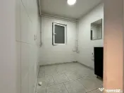 Spatiu comercial stradal, vad pietonal, parcare libera 