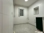 Spatiu comercial stradal, vad pietonal, parcare libera 