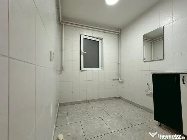 Spatiu comercial stradal, vad pietonal, parcare libera - Bucuresti (Bucuresti-Ilfov)