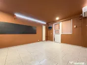 Spatiu comercial stradal, vad pietonal, parcare libera 