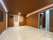 Spatiu comercial stradal, vad pietonal, parcare libera 