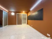 Spatiu comercial stradal, vad pietonal, parcare libera 