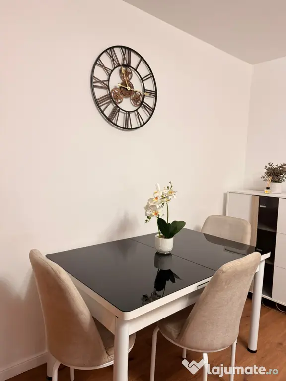 Închiriez apartament cu doua camere