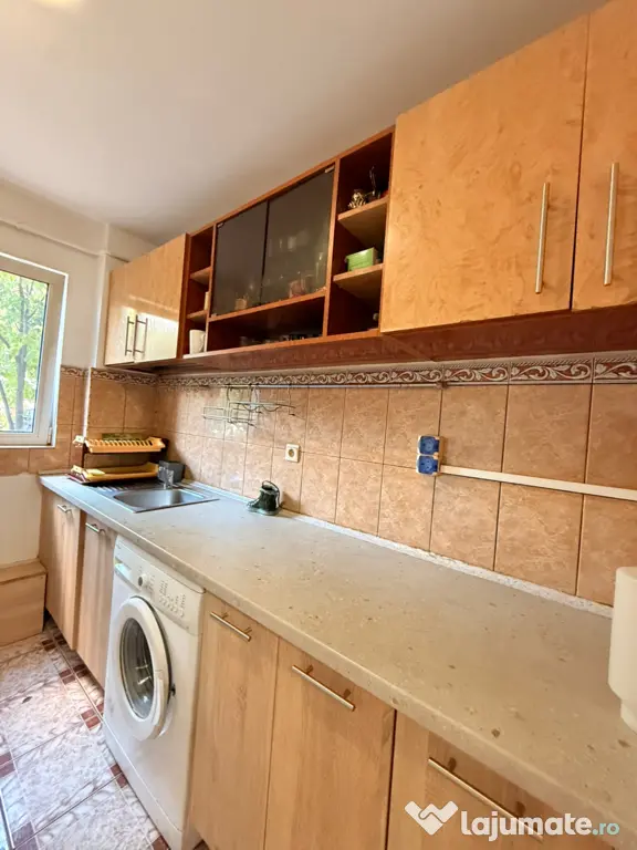 Închiriez apartament cu doua camere
