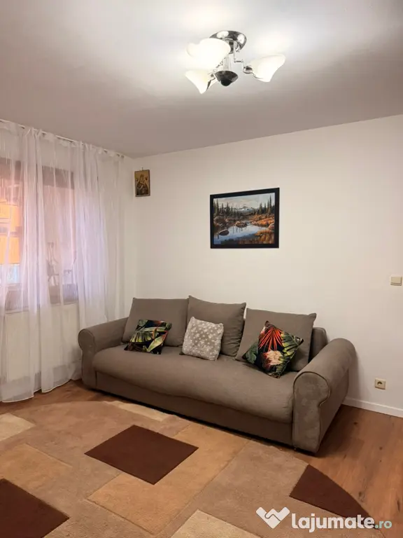 Închiriez apartament cu doua camere