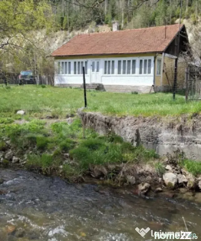 Casă de vânzare cu teren intravilan de 3.500 mp – Pojor? - Pojorata (Suceava)