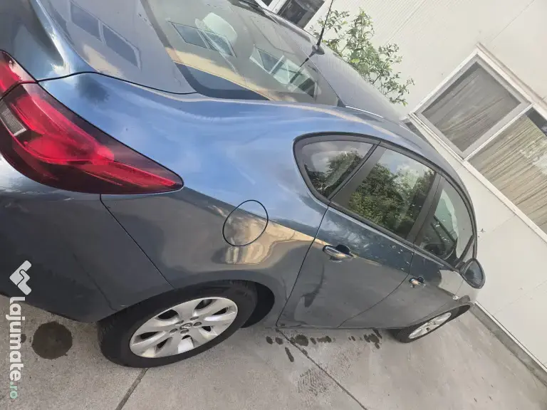 Se vinde Opel astra sedan