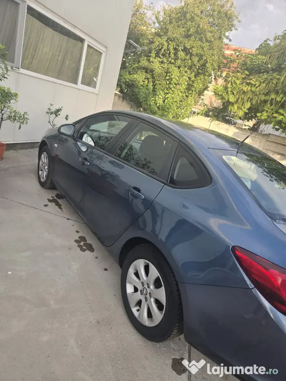 Se vinde Opel astra sedan