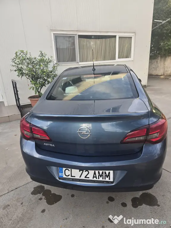 Se vinde Opel astra sedan