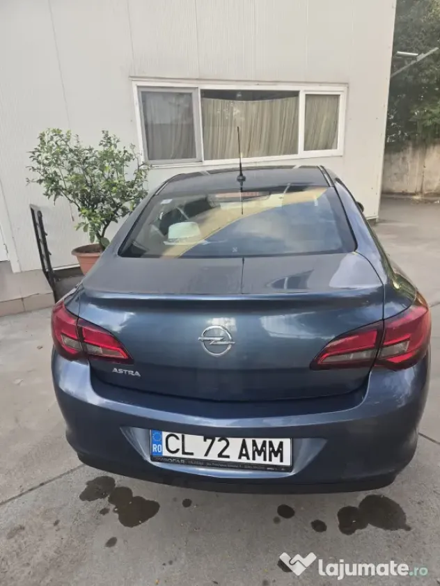 Se vinde Opel astra sedan