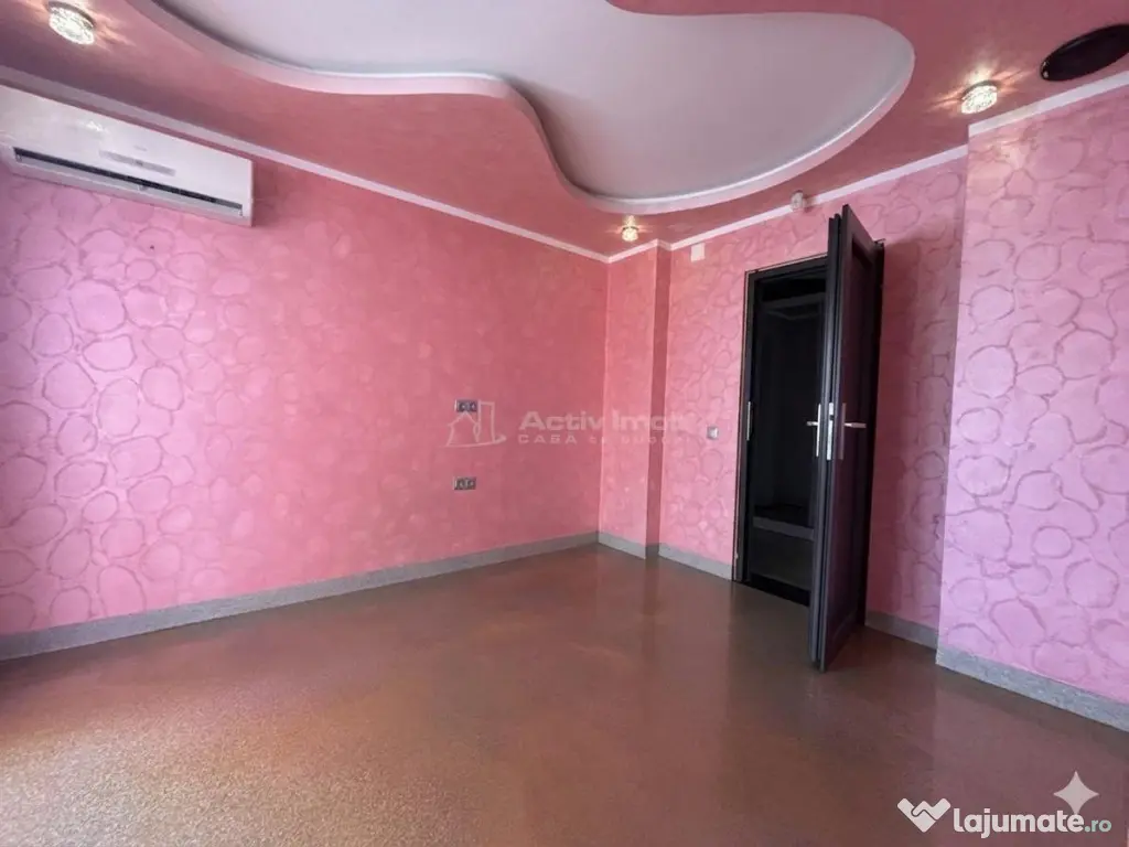 Investitie inteligenta: apartament si spatiu comercial cu ac - Oradea (Bihor)