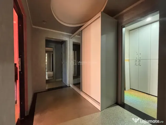 Investitie inteligenta: apartament si spatiu comercial cu ac - Oradea (Bihor)