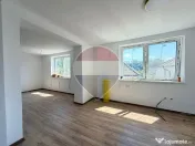 Casă spațioasă, complet renovată la interior, 4 camere, 2 băi