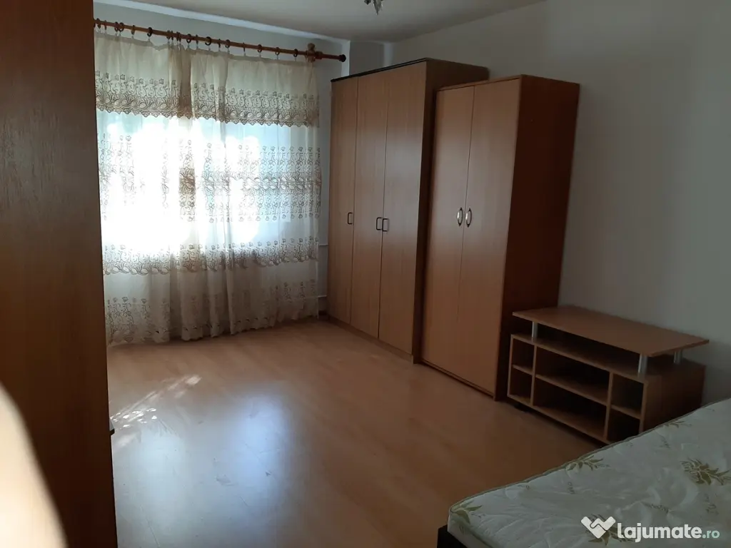 Proprietar vând garsonieră in Colentina/Cremenita,decomandată,etaj 1/10