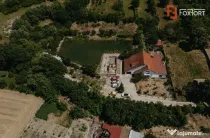 Casa individuala cu 8 camere si lac cu pesti, teren 4424 mp