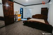 Casa individuala cu 8 camere si lac cu pesti, teren 4424 mp
