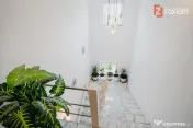 Casa individuala cu 8 camere si lac cu pesti, teren 4424 mp