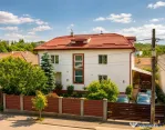 Vila distinctiva,2 intrari separate:locuire multifamiliala,a