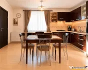 Vila distinctiva,2 intrari separate:locuire multifamiliala,a 