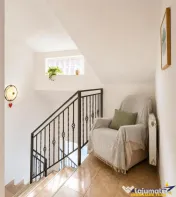 Vila distinctiva,2 intrari separate:locuire multifamiliala,a 