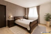 Vila distinctiva,2 intrari separate:locuire multifamiliala,a 