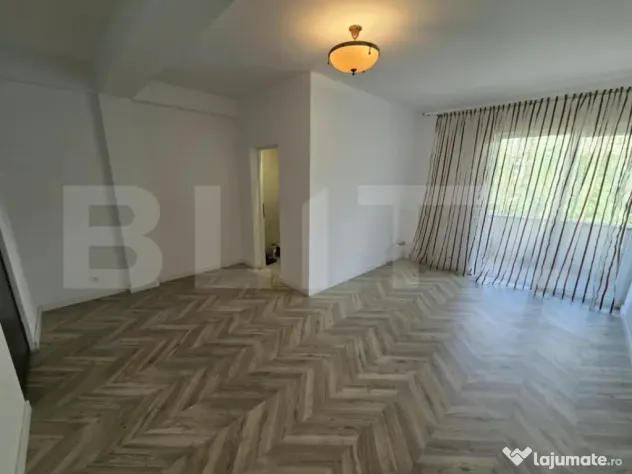 Spațiu comercial de închiriat, format din 4 apartamente + - Zalau (Salaj)