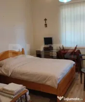 Casă renovată cu farmec istoric, livadă și 3.600 mp de t