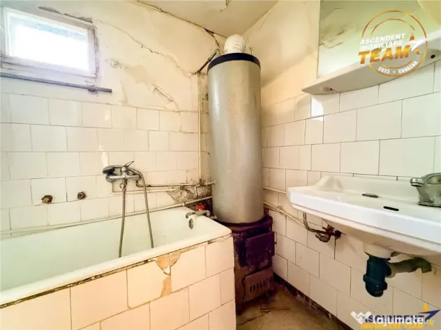Casa din caramida cu 1.087 mp teren, pozitie centrala, utili - Micfalau (Covasna)