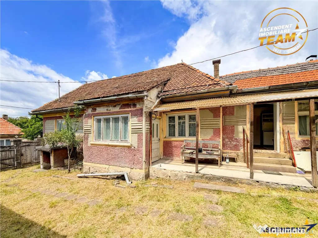 Casa din caramida cu 1.087 mp teren, pozitie centrala, utili - Micfalau (Covasna)